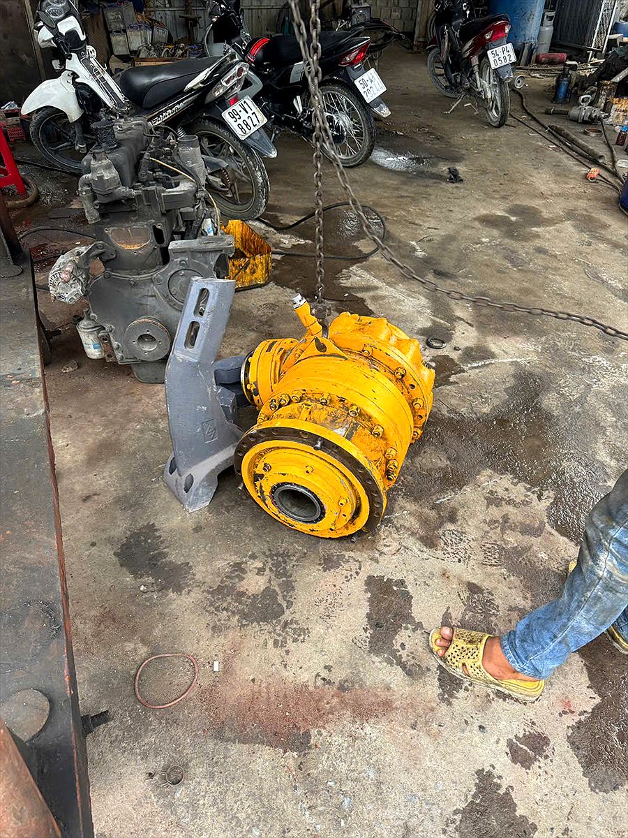 sửa chữa hộp giảm tốc trạm trộn bê tông tại xưởng cơ khí